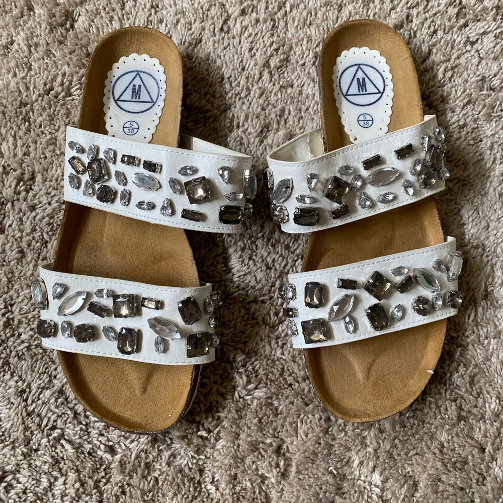 Rhinestone/white slides. Sz7